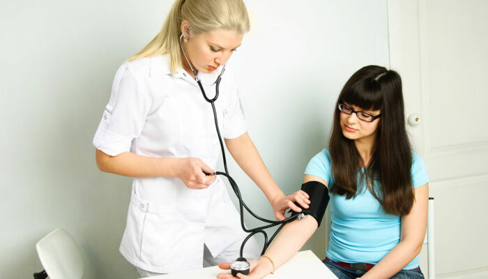 8 signs of high blood pressure